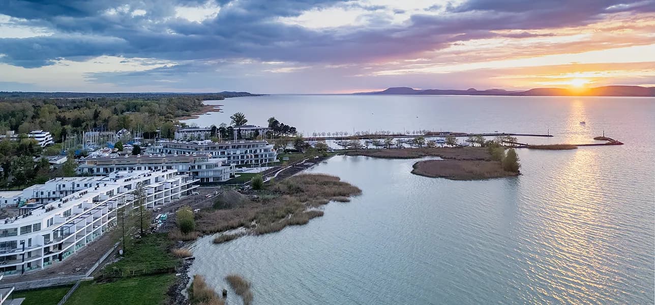 Áprilisi naplemente